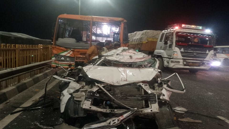Car got crushed between Metador and Roadways two youths got crushed picture of death heart will tremble