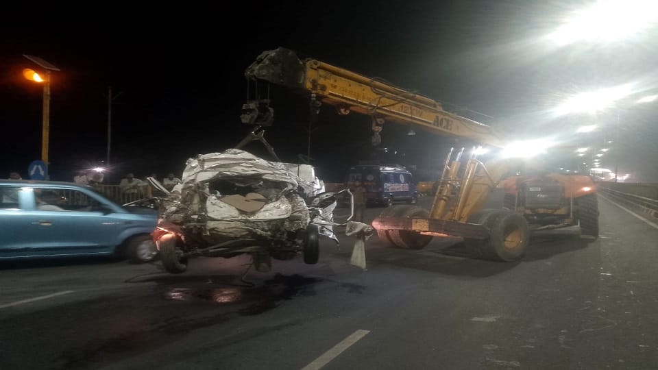 Car got crushed between Metador and Roadways two youths got crushed picture of death heart will tremble
