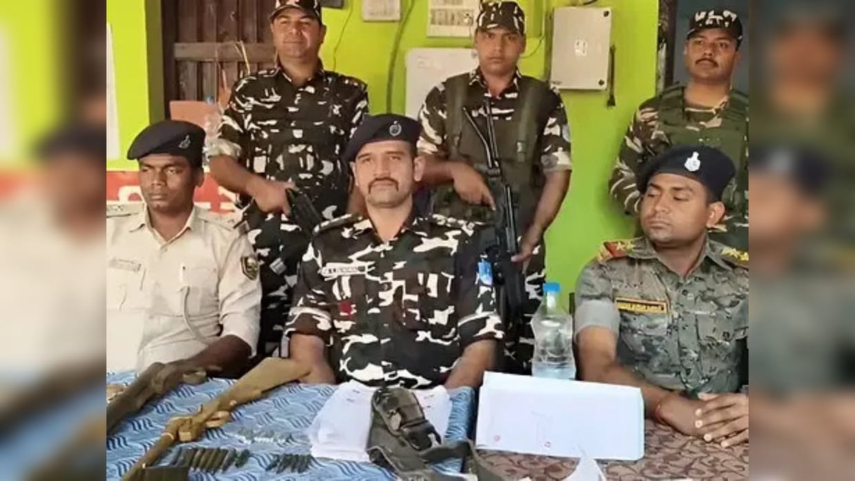Lakhisarai News: A cache of Naxalite weapons found under ground in Maniyara forest, big conspiracy foiled
