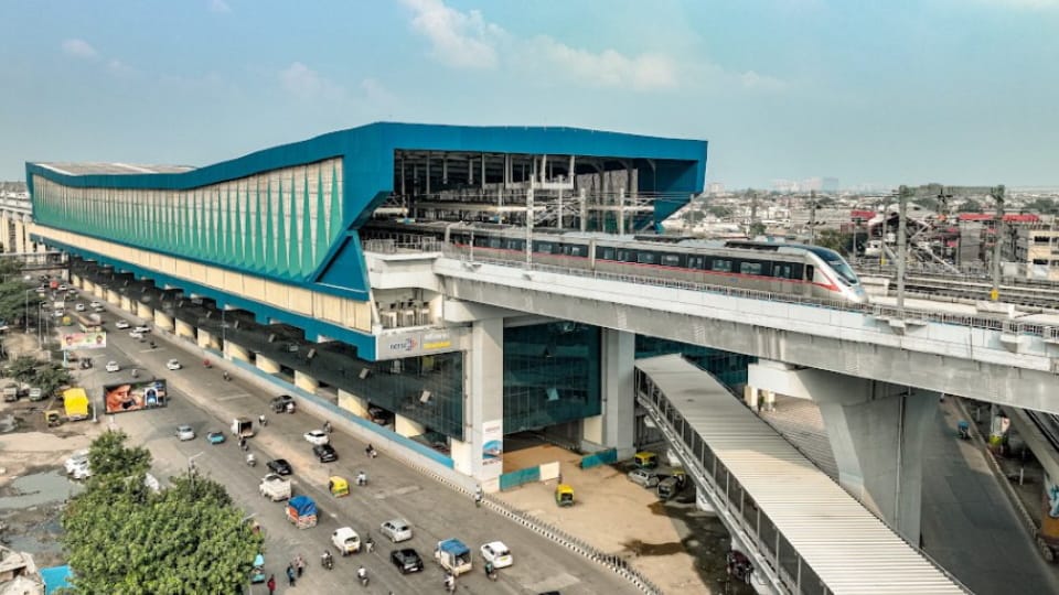 FOB started between Namo Bharat Station and Shaheed Sthal New Bus Stand