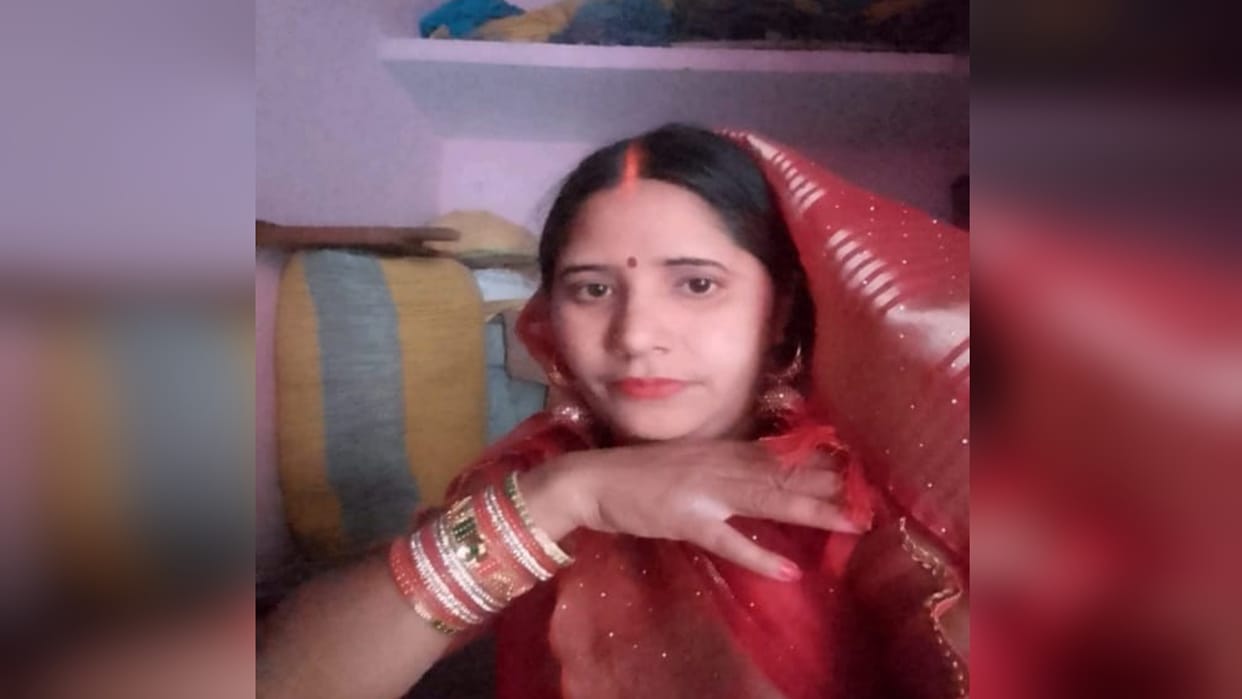 Married woman dies after falling from a moving bike, was returning home after visiting a temple