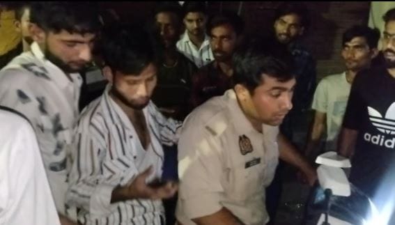 crowd caught two youths who were molesting Sister in agra up news
