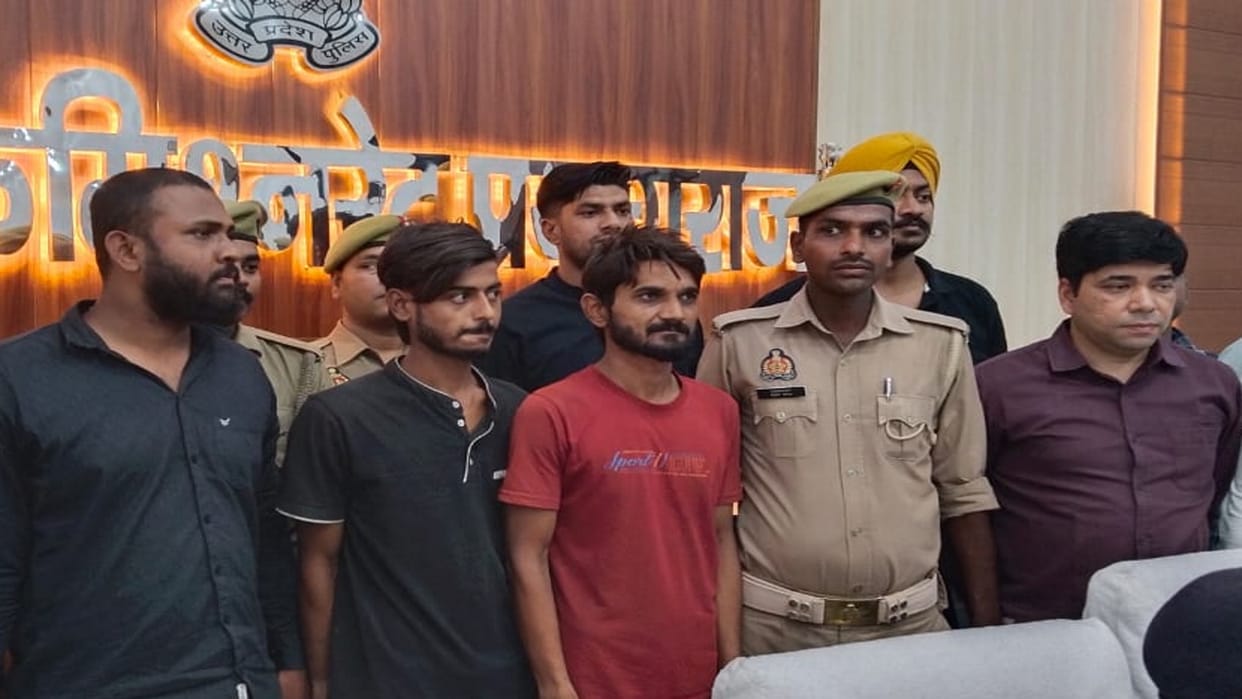 Arms supplier gang busted, three smugglers arrested with 10 pistols, four revolvers and eight magazines