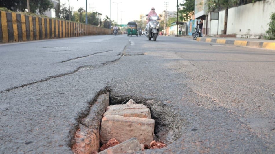 Indore News: Road Mishaps Surge in Indore Due to Potholes and Open Chambers