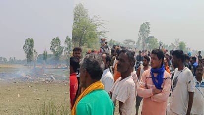 explosion during making firecrackers in Lucknow artisan got seriously injured after being buried under rubble