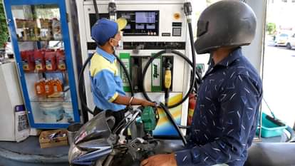 पेट्रोल-डीजल पर बढ़ा उत्पाद शुल्क