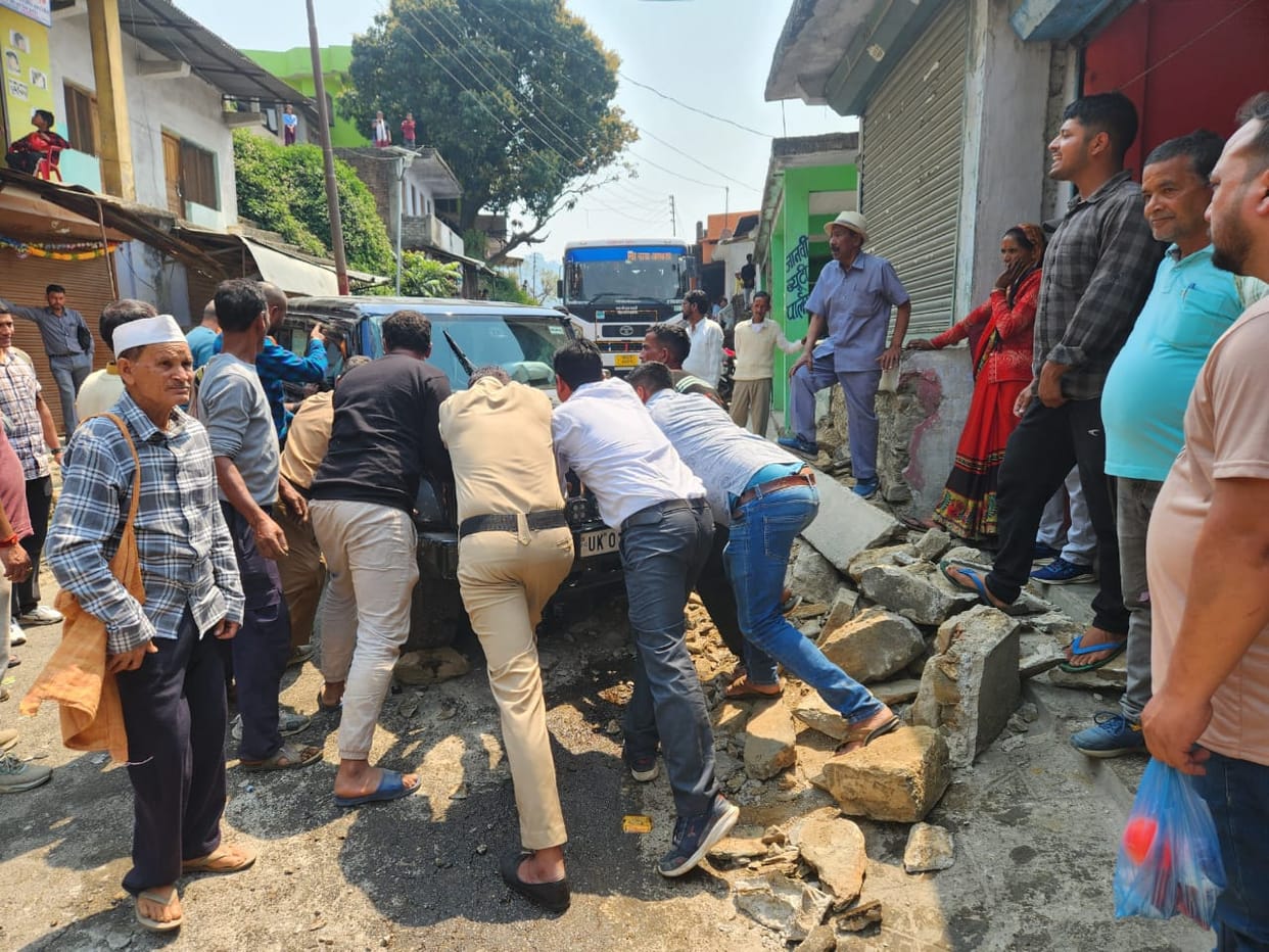 Uncontrolled jeep overturned in Ganai Gangoli