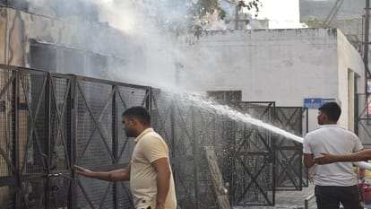 Meerut: Supertech Palmgreen does not have NOC of fire brigade, lives of colony residents in danger.