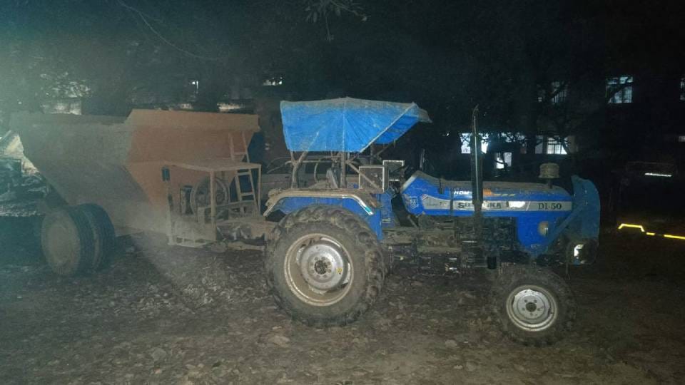 mining officer seized five tractor-trolleys and JCB and other machines involved in illegal mining In Sitapur