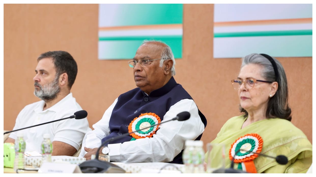 congress president mallikarjun Kharge slams BJP for appropriating Patel legacy recalls he banned RSS