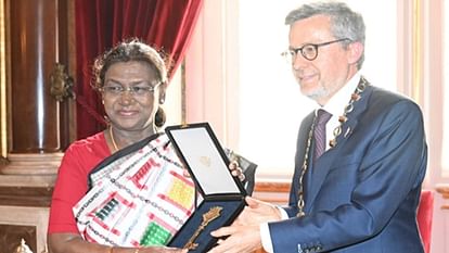 President Murmu lays wreath at tomb of Luis Vaz de Camoes in Portugal