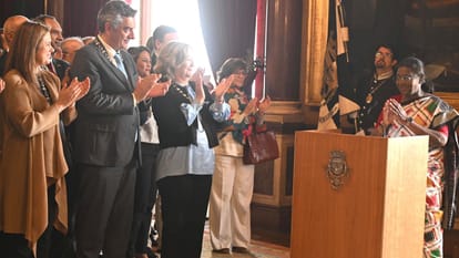 President Murmu lays wreath at tomb of Luis Vaz de Camoes in Portugal