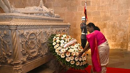 President Murmu lays wreath at tomb of Luis Vaz de Camoes in Portugal