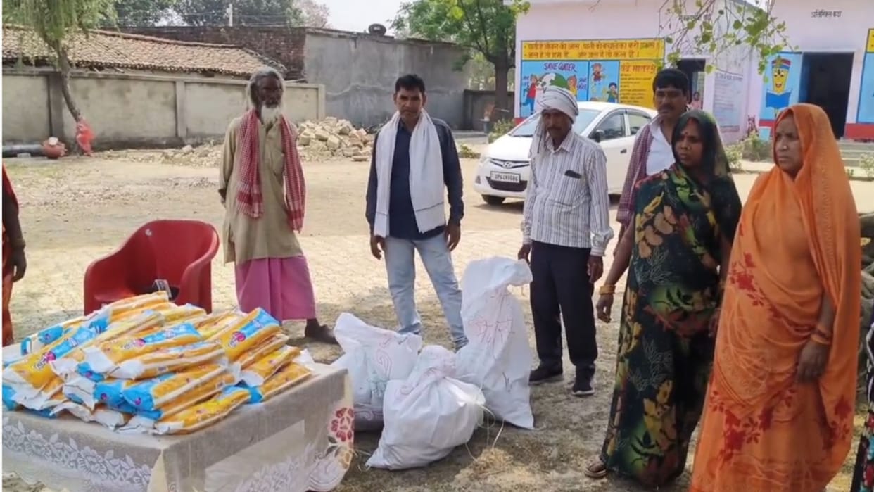 Unique initiative of women chief campaign to make village plastic free submit at Panchayat Bhawan