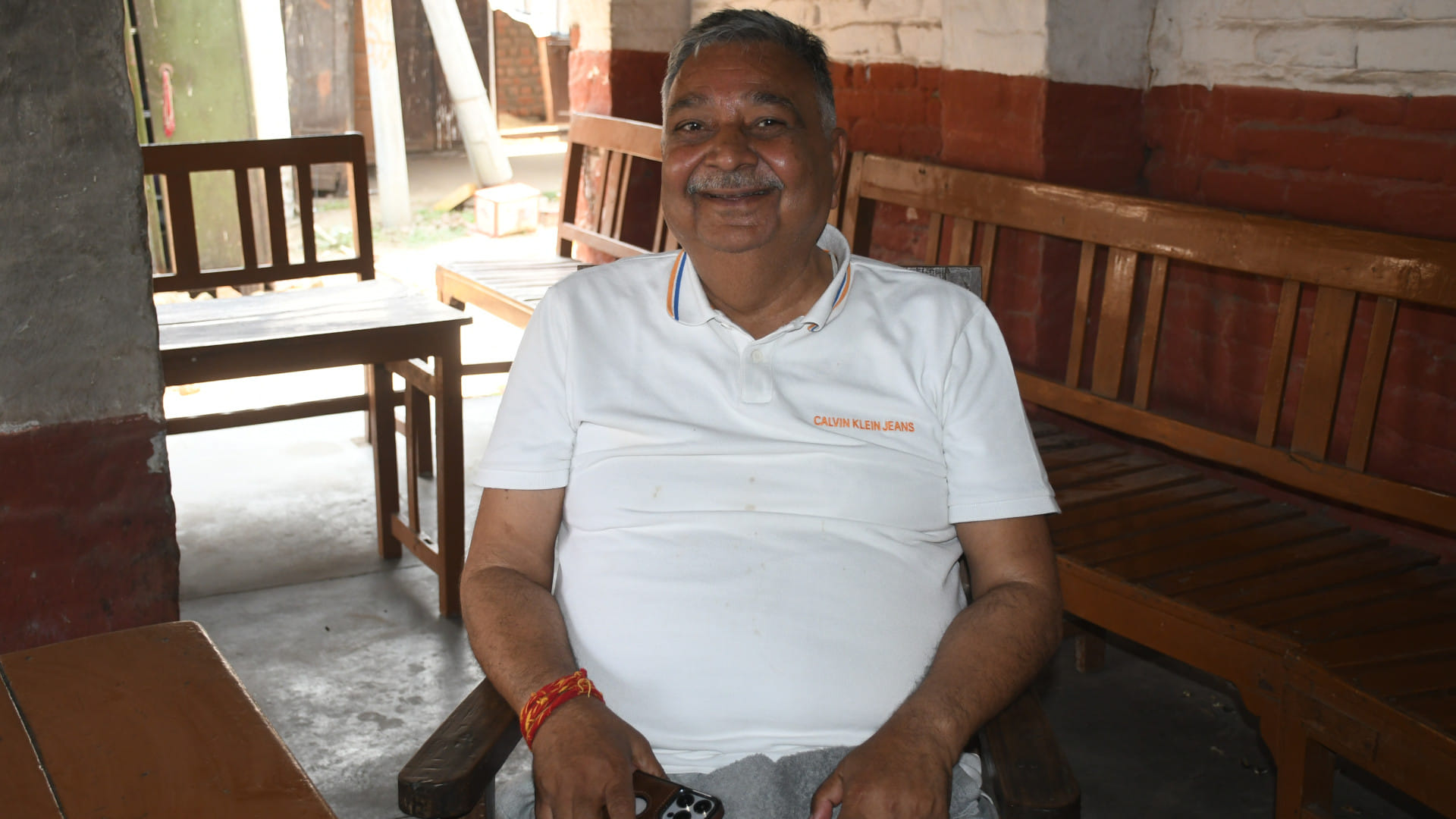 The team was present in Gorakhpur Tiwari's house for 6 hours, lock of the cupboard was broken by a craftsman