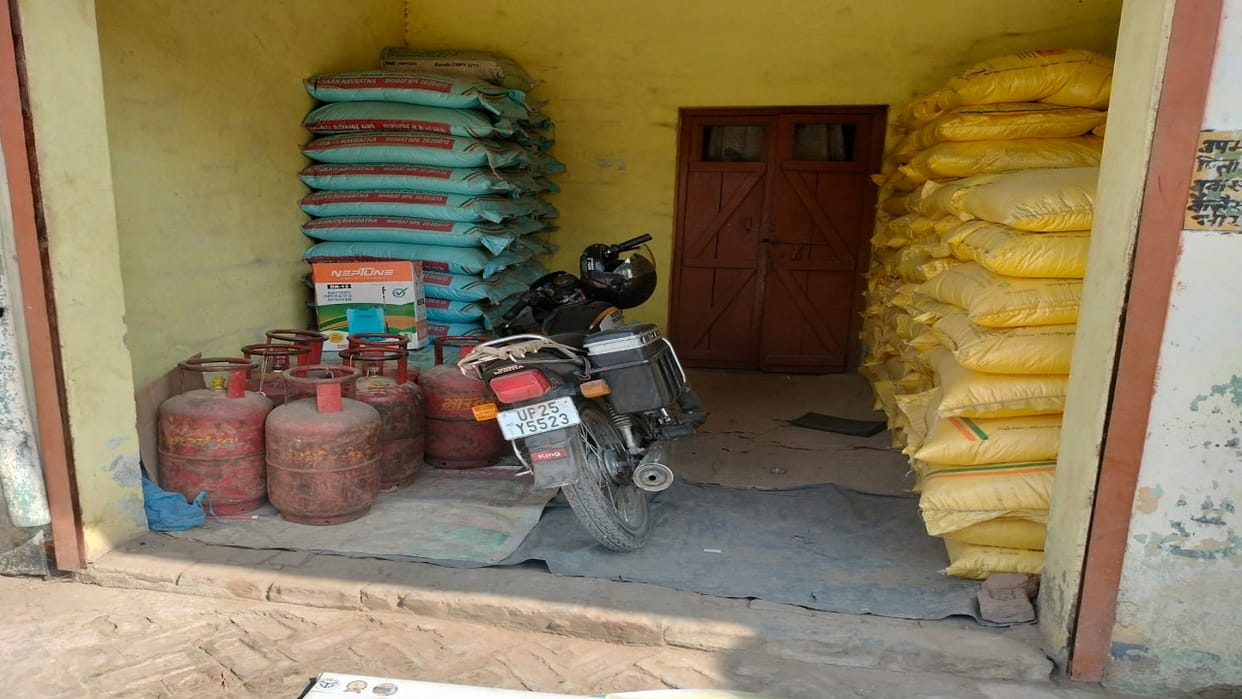 supply department team raided the shop and seized 44 domestic gas cylinders