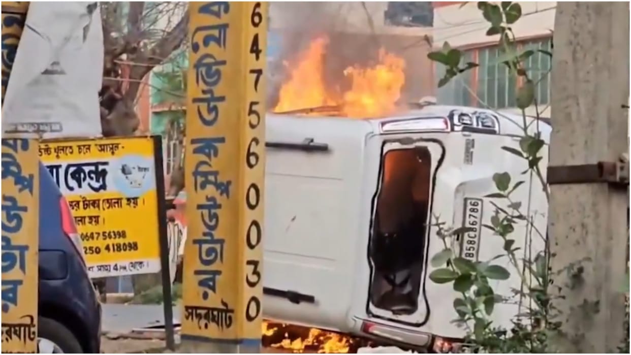 West Bengal: Violence in Murshidabad over protest against Waqf law, protesters burnt police vehicles