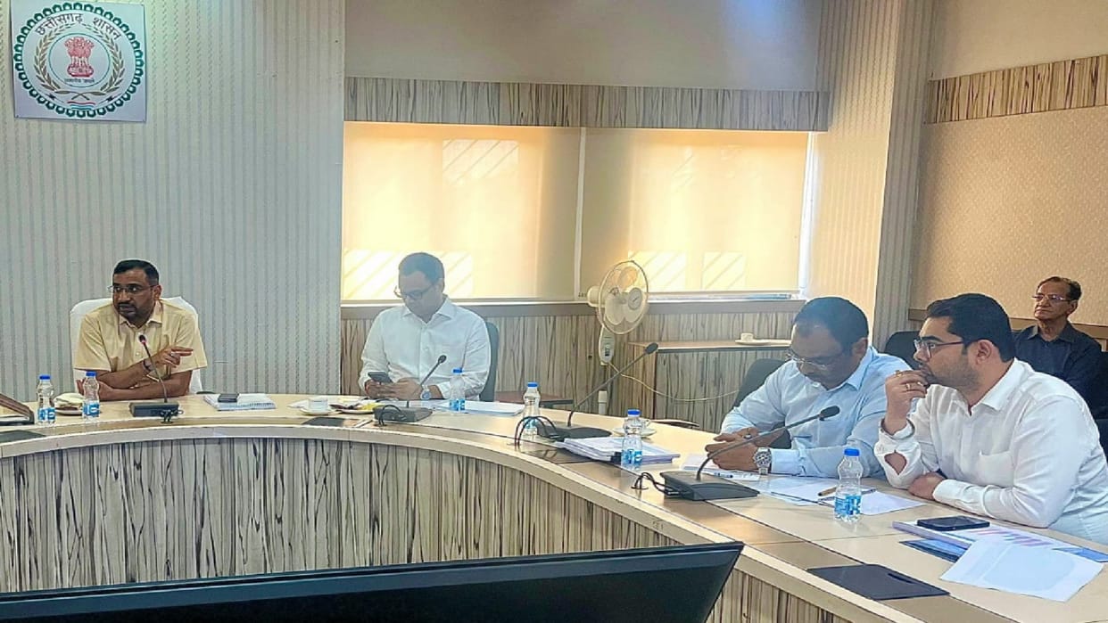 Secretary of Urban Administration Department reviewed works of Mission Amrit 2.0 in chhattisgarh