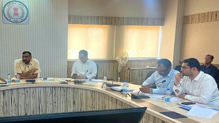 CG: नगरीय प्रशासन विभाग के सचिव ने मिशन अमृत 2.0 के कार्यों की समीक्षा की, अधिकारियों-एजेंसियों को लगाई फटकार