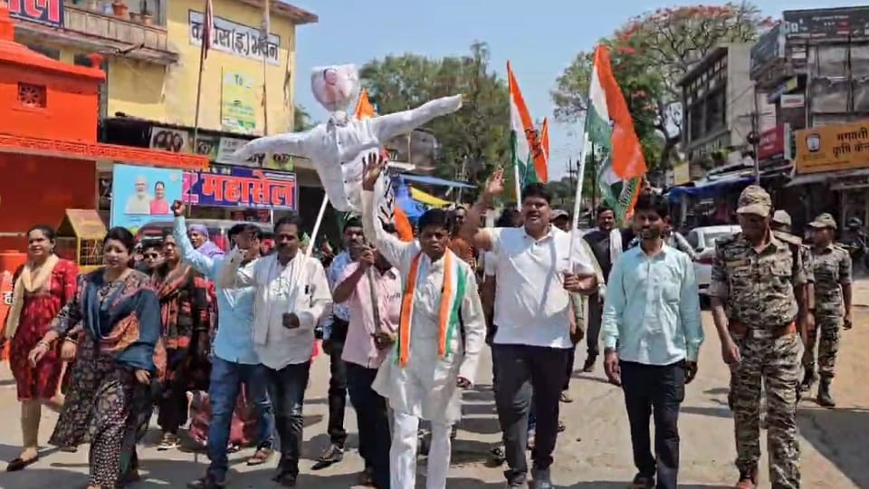 Congress protests against rising crime while manager union goes on strike over seven-point demands in Kondagao