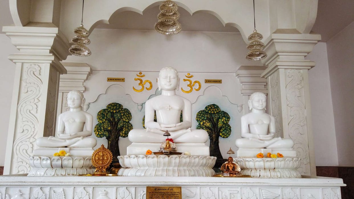 Mahavir Jayanti 2025 Date Know Five Principles for Meaningful Life Bhagwan Mahavir Kon The