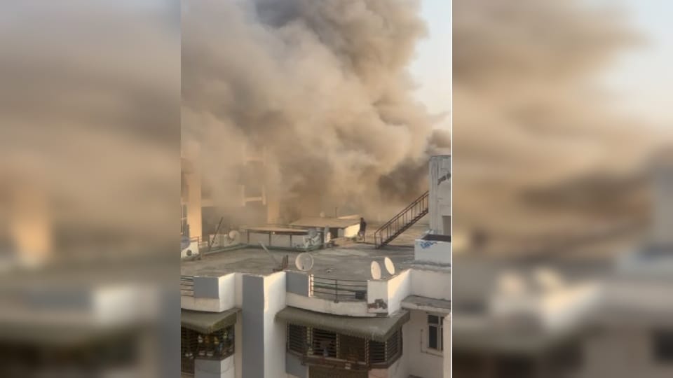 Fire In Meerut: A huge fire broke out in the generator in Supertech Palm Green, people ran out of their houses