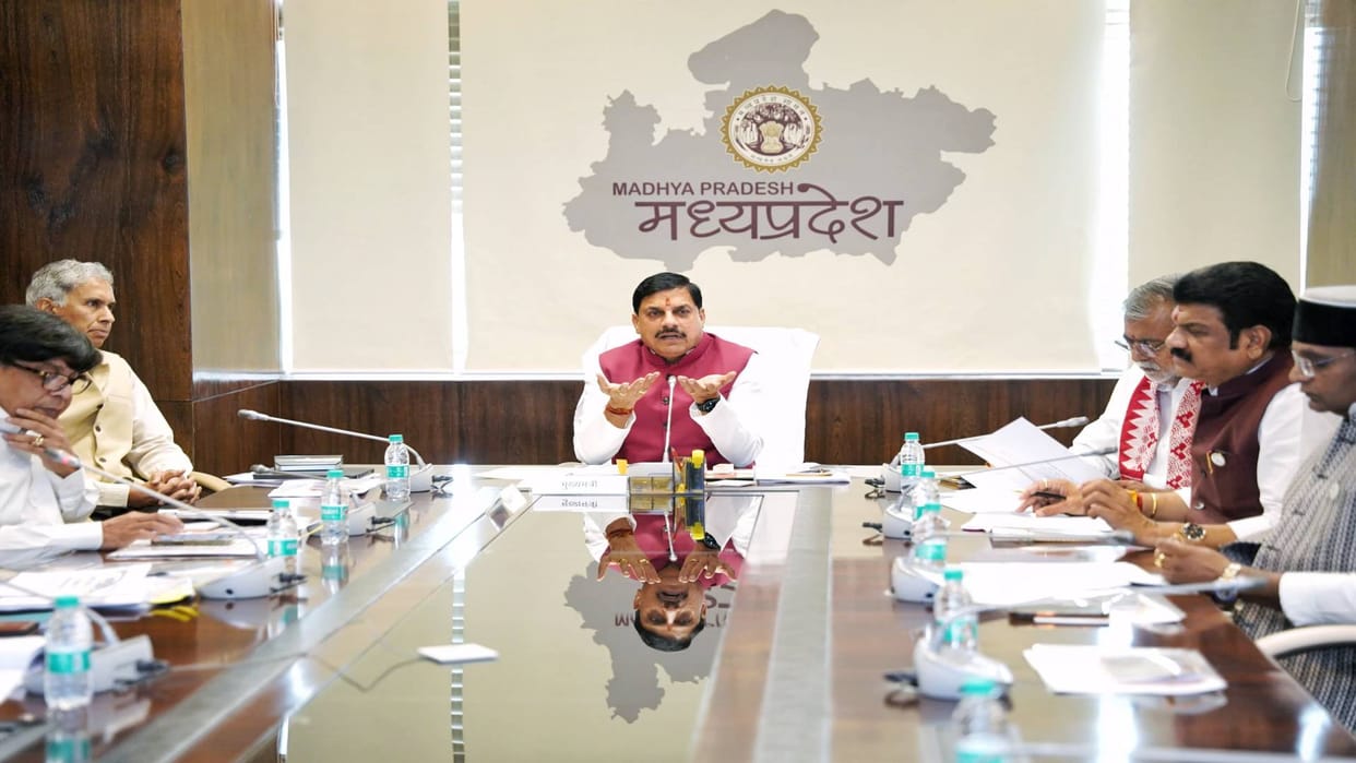 MP Cabinet Meeting Cabinet increased cow feed subsidy to Rs 40 large cow shelters to be built on PPP mode