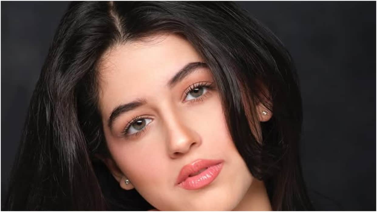 Naomika Saran grand daughter of rajesh khanna netizens praises her beauty know relation with akshay kumar