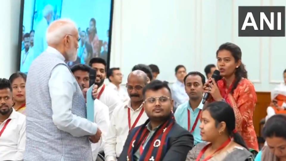 woman from Raebareli said interesting line to PM then Modi asked in return Do you want to contest elections?