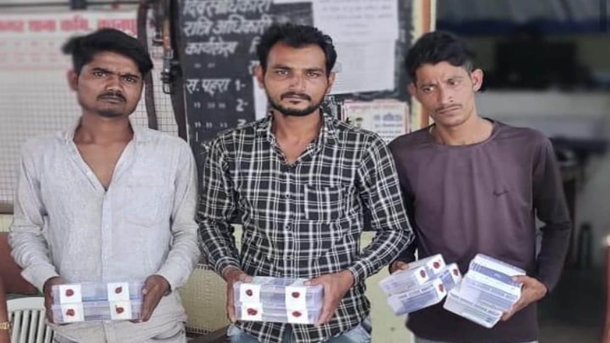 Kanpur: Three arrested for stealing mobile phones of devotees in Baradevi temple