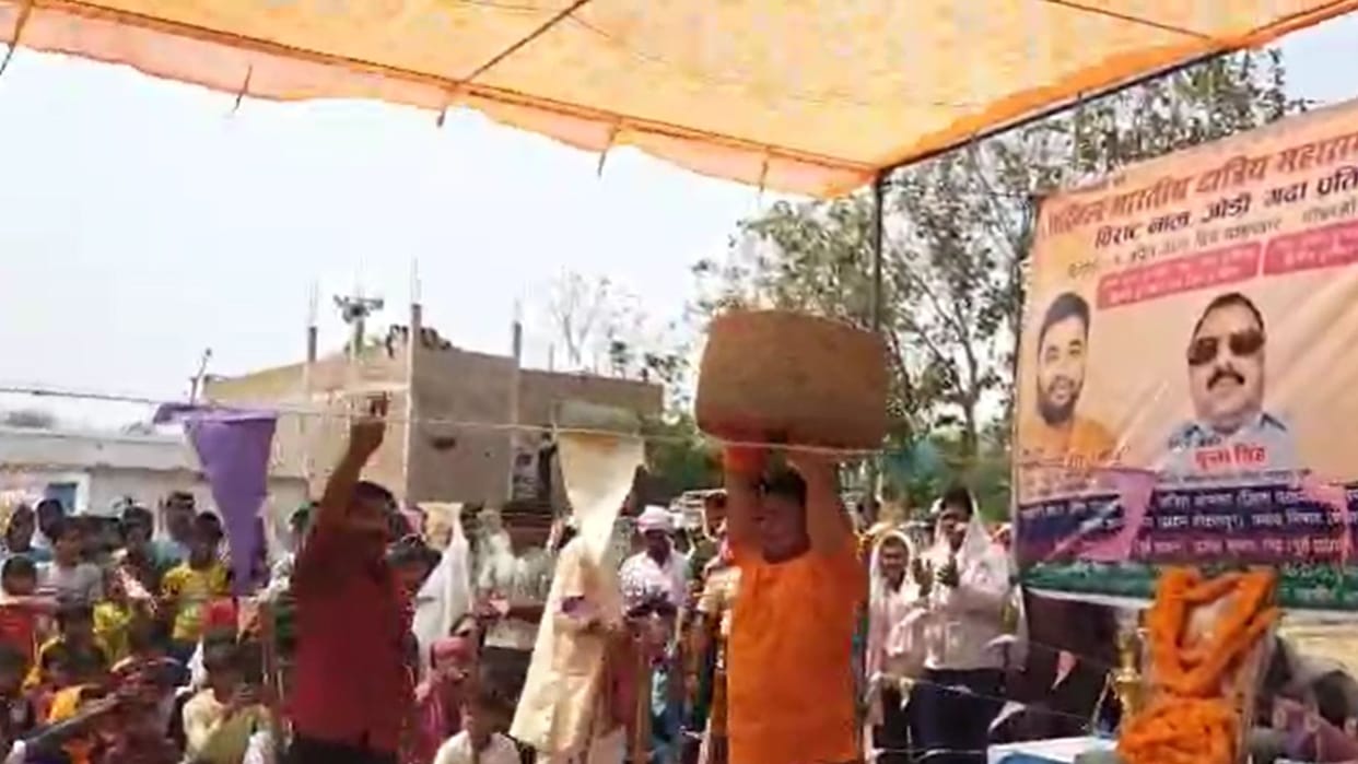 Virendra won the title by lifting 190 kg of horseshoe the competition was organized in the Dhaba area