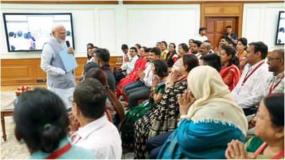 PM Narendra Modi Interacts with MUDRA Scheme Beneficiaries From All Over India At PM Residence