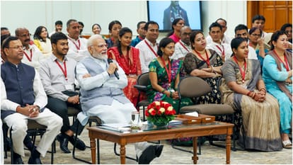 Prime Minister Narendra Modi interacted with Mudra Yojana Beneficiaries Slams Rahul Gandhi Opposition
