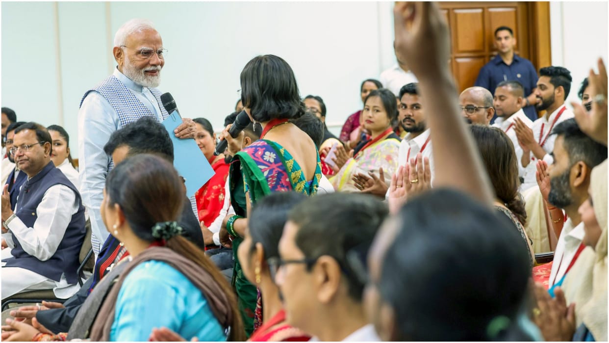 Woman breaks down in tears, credits Mudra Yojana for life transformation in front of PM Modi