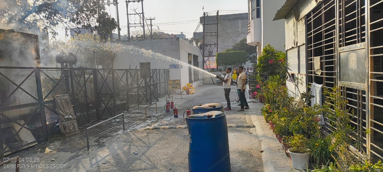 Fire In Meerut: A huge fire broke out in the generator in Supertech Palm Green, people ran out of their houses