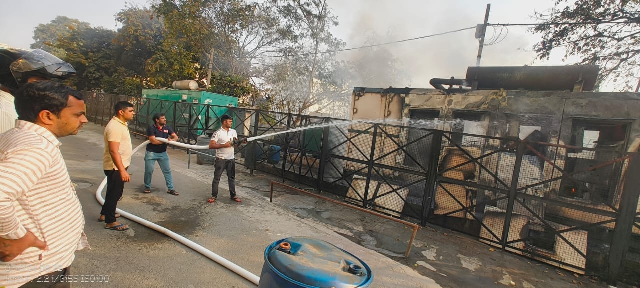 Fire In Meerut: A huge fire broke out in the generator in Supertech Palm Green, people ran out of their houses