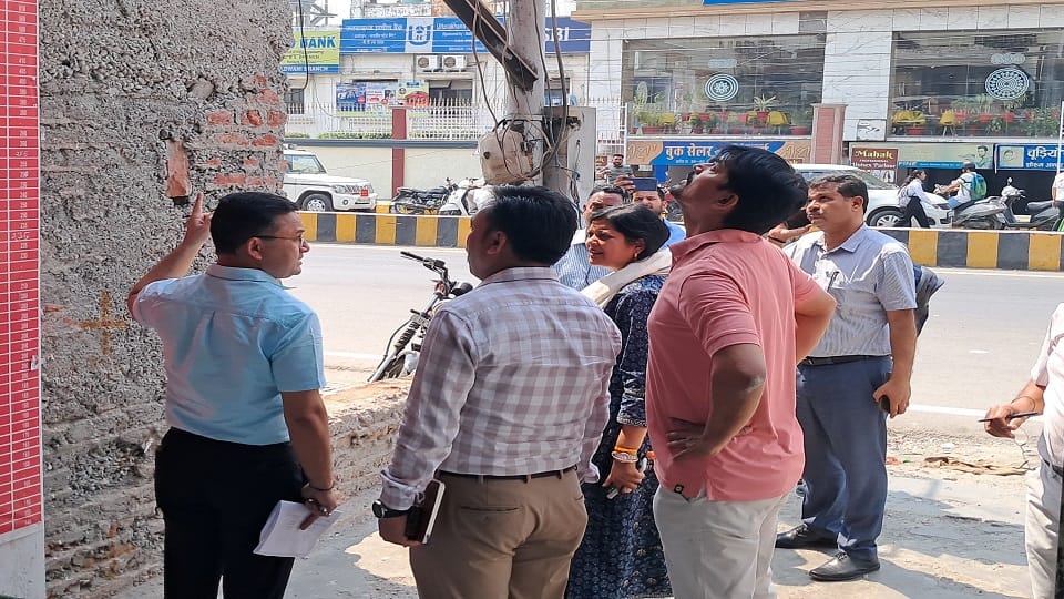 administration put red marks on ten shops For highway widening in haldwani