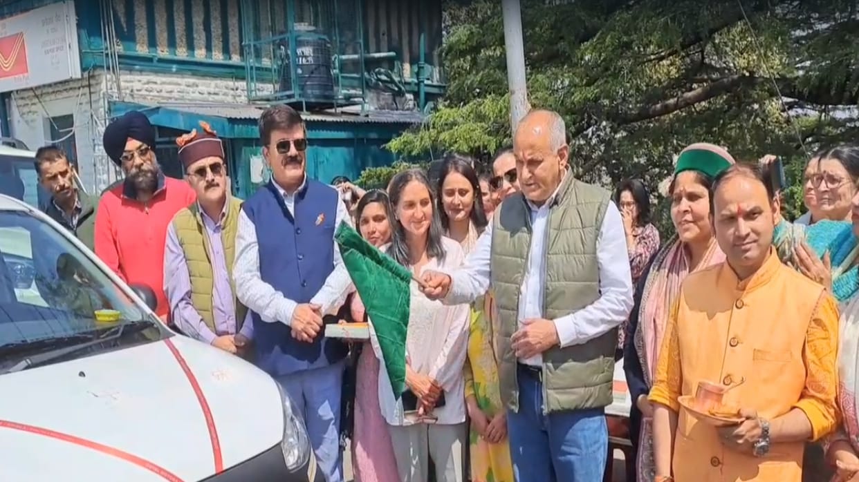 Special taxi service started for women in Shimla, Mayor Surendra Chauhan flagged off