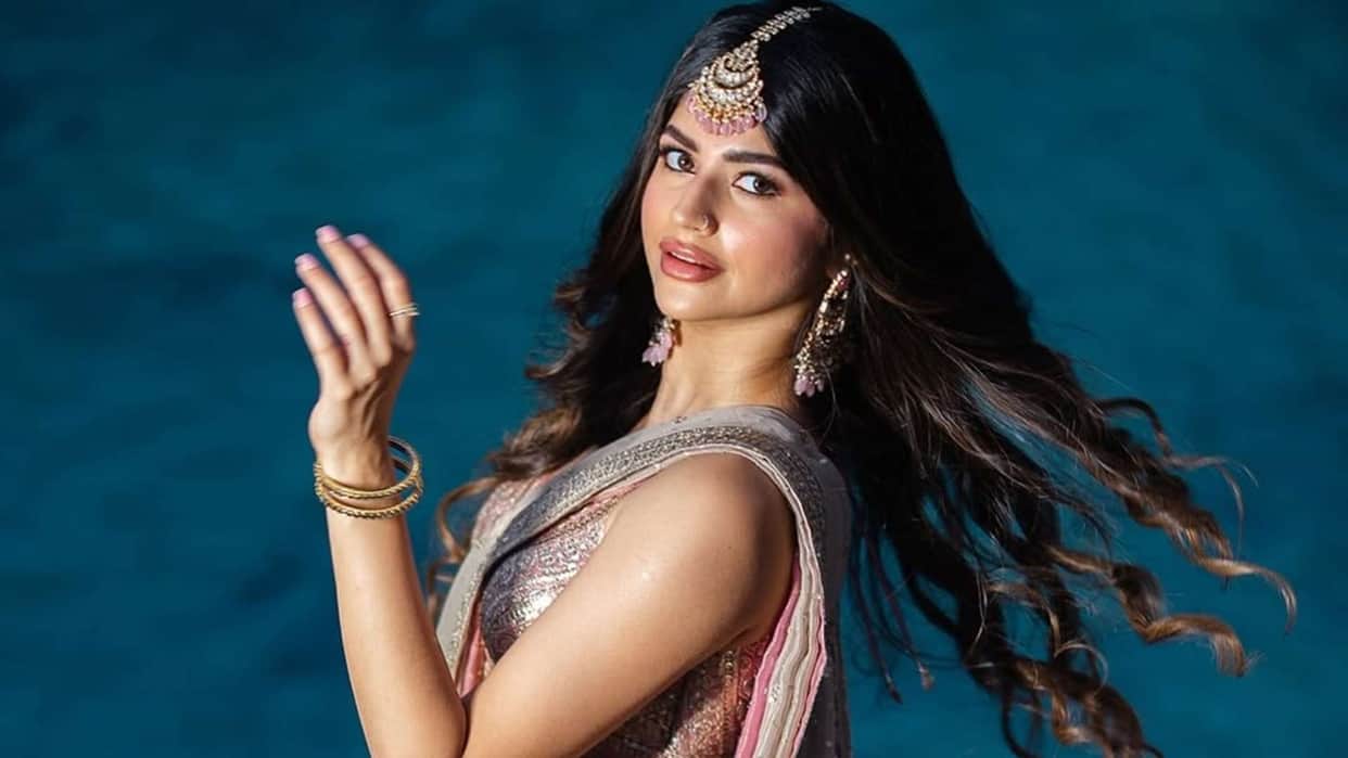 Anjini Dhawan speak about Ibrahim Ali Khan Khushi Kapoor and nepotism
