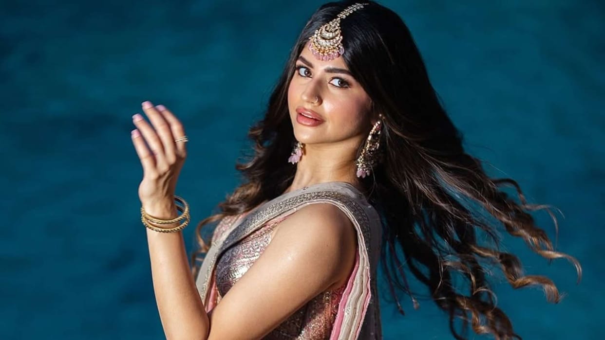 Anjini Dhawan speak about Ibrahim Ali Khan Khushi Kapoor and nepotism