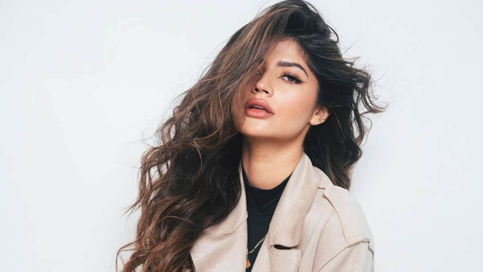 Anjini Dhawan speak about Ibrahim Ali Khan Khushi Kapoor and nepotism