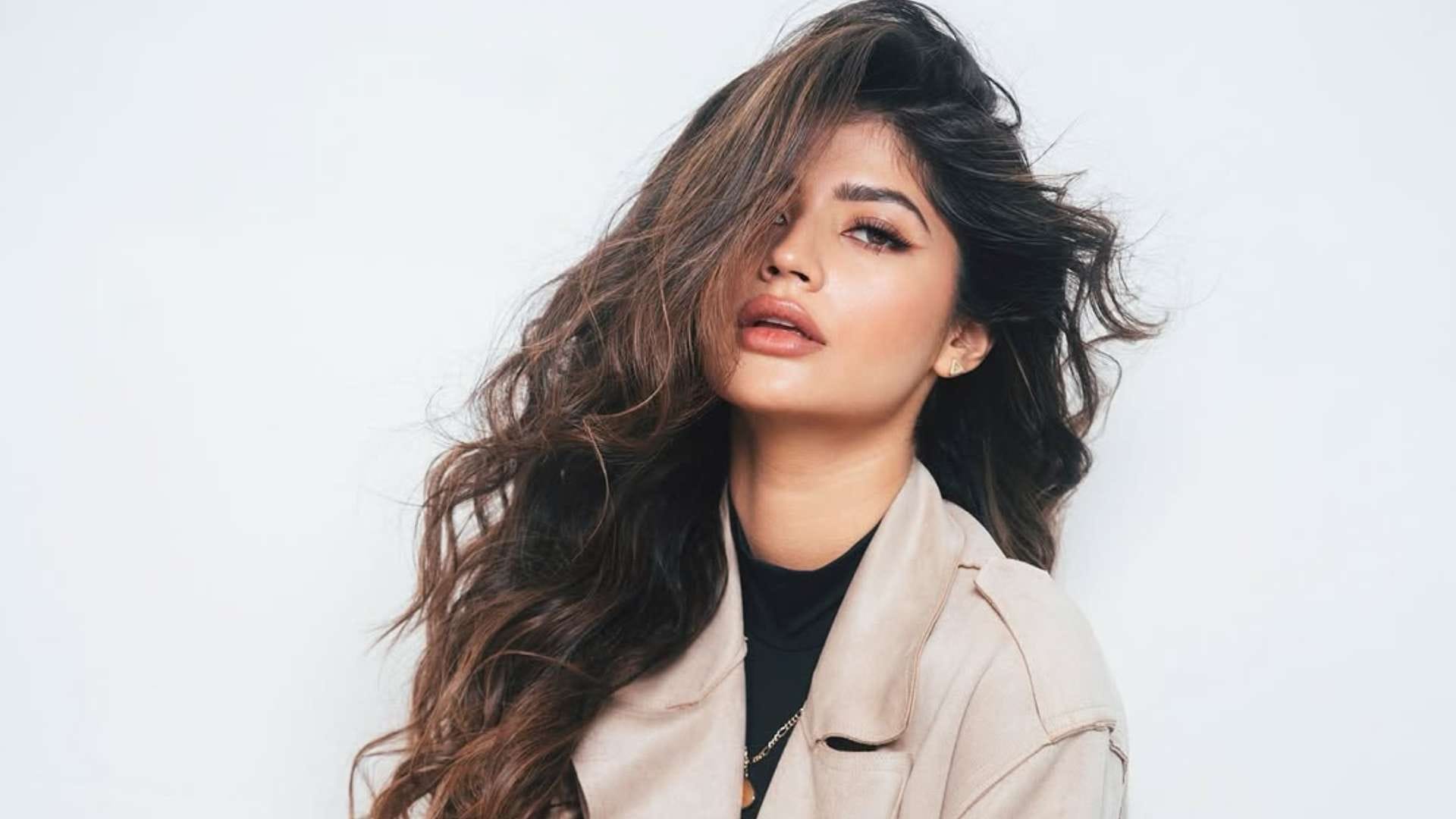 Anjini Dhawan speak about Ibrahim Ali Khan Khushi Kapoor and nepotism