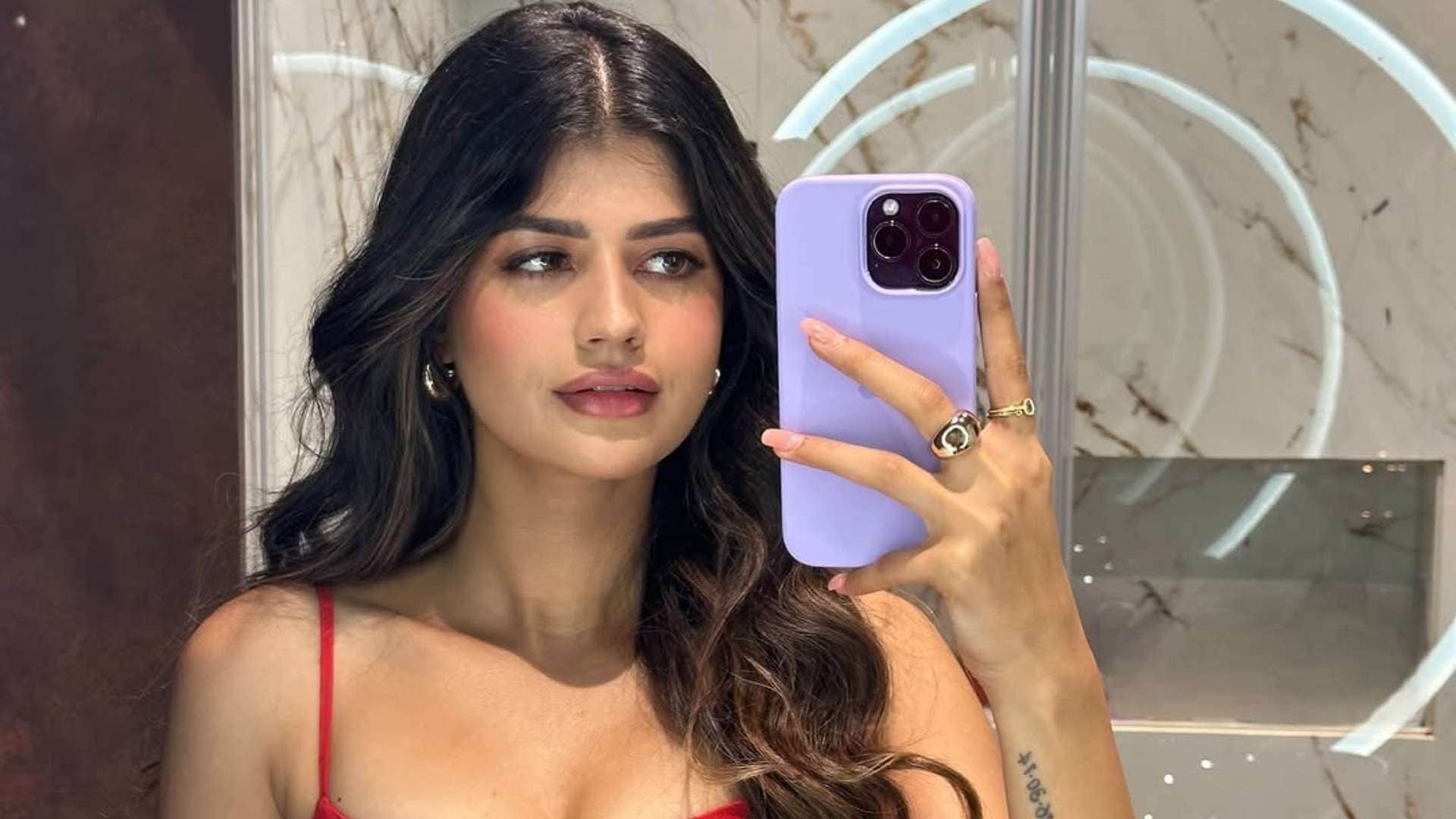 Anjini Dhawan speak about Ibrahim Ali Khan Khushi Kapoor and nepotism
