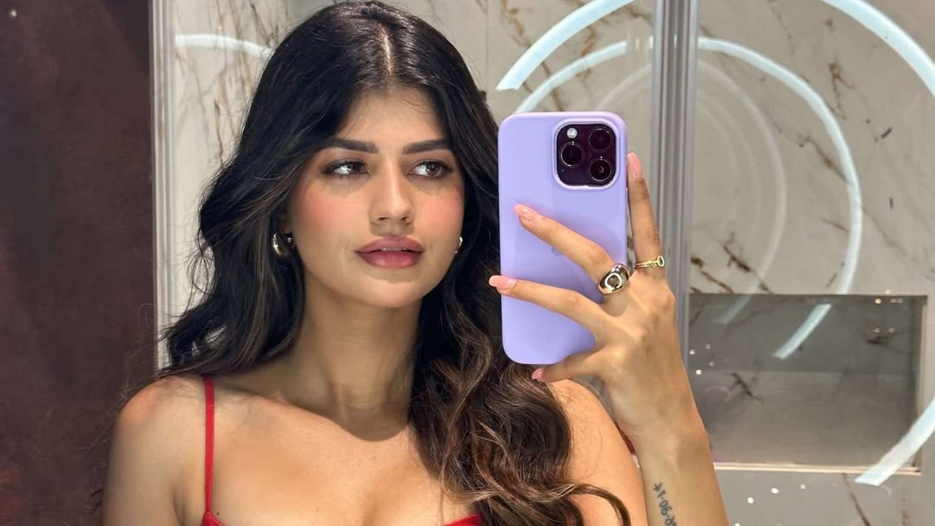 Anjini Dhawan speak about Ibrahim Ali Khan Khushi Kapoor and nepotism