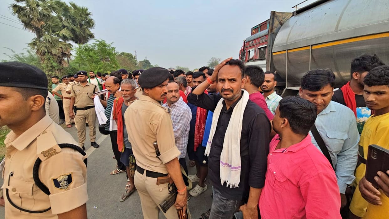 Begusarai: Criminals looted 5 lakhs from youth in broad daylight, shot him dead when he resisted; highway jam