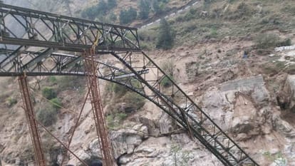 अंडर कंस्ट्रक्शन ब्रिज हिंदी में गोविंदघाट चामोली न्यूज में ढह गया