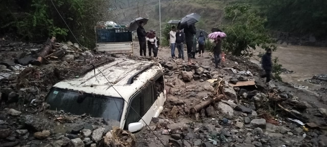 Uttarakhand Weather Heavy Rainfall wreaks havoc in Tharali river in spate many vehicles buried under debris