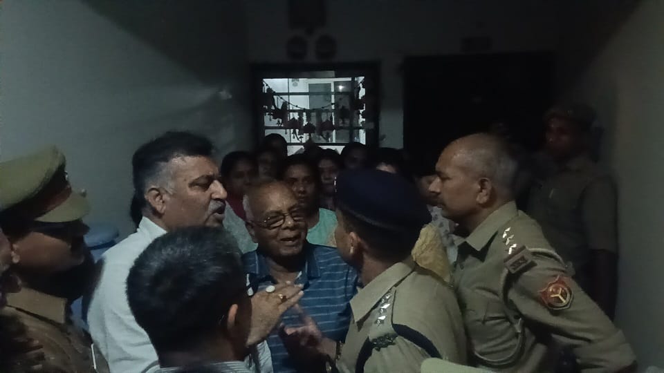 Meerut: Raid in Ansal Town, 6 boys and 6 girls found in the flat, neighbors said shameful