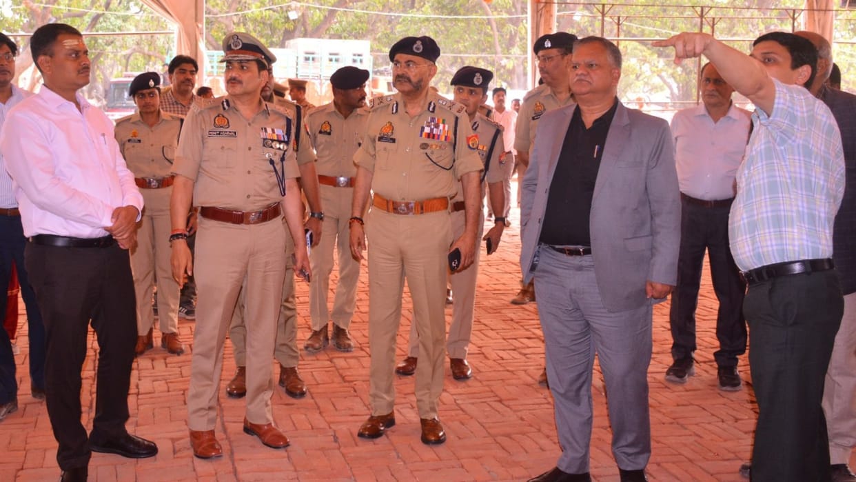 Chief Secretary and DGP inspected the Prime Minister public meeting venue in Mehdiganj took feedback