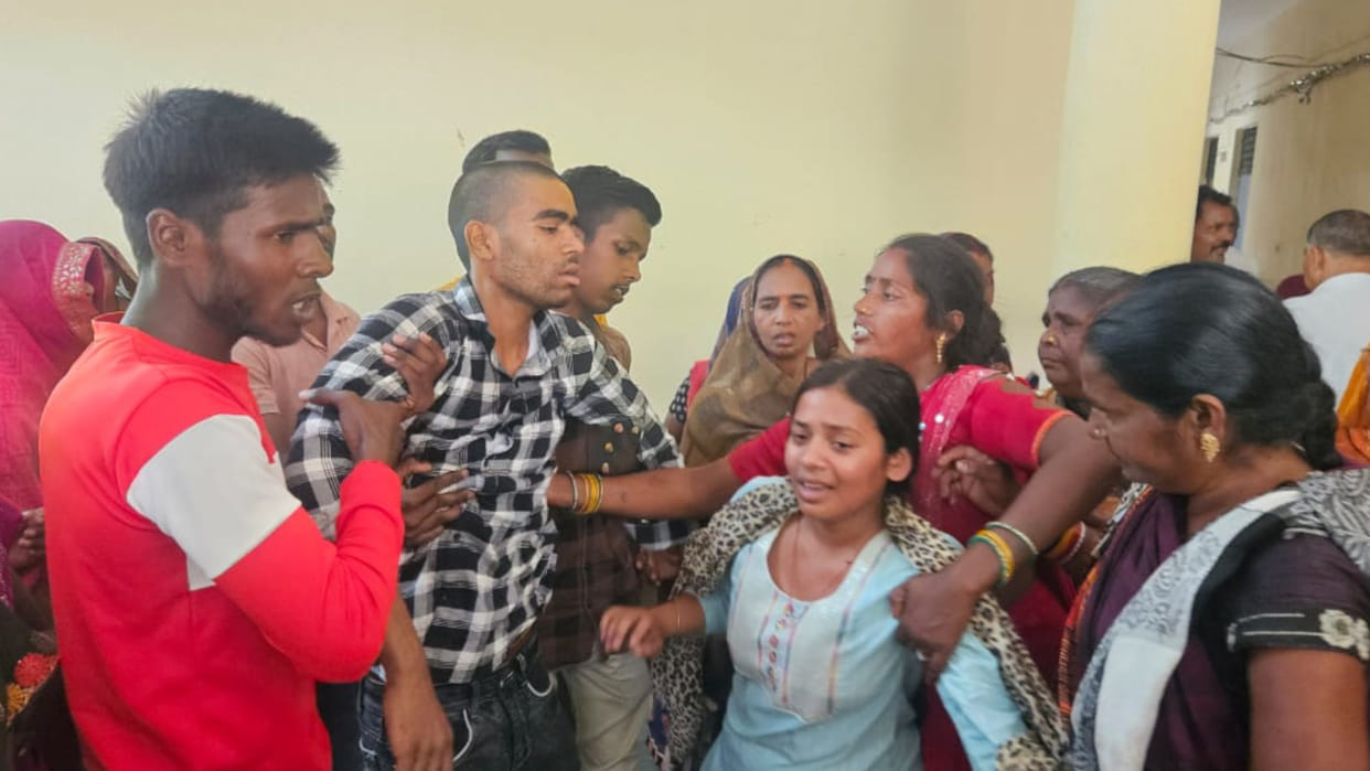 Amidst investigation of double murder in Gorakhpur, daughter Khushboo accused police of slapping her, protest